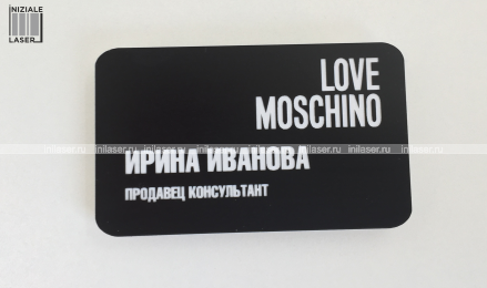 Бейджики с логотипом Love Moschino